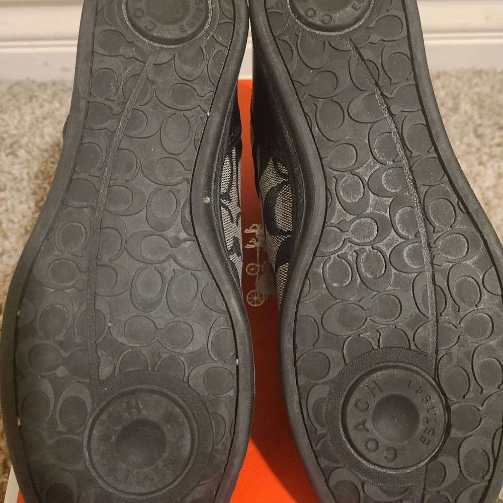 Coach - Picture 7 of 9